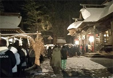 新年参拝の列のコピー.jpg